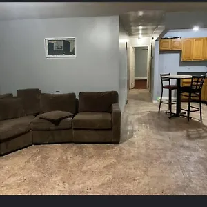 Homestay In A House With King Size Bed In A Landlord Hosted Three Bedroom, New York